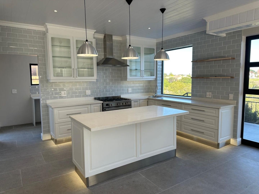 5 Bedroom Property for Sale in Stilbaai Wes Western Cape